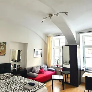  Apartment Msq Diana - 10 Min From Center - Free Coffee And Tea - High Speed Internet Österreich